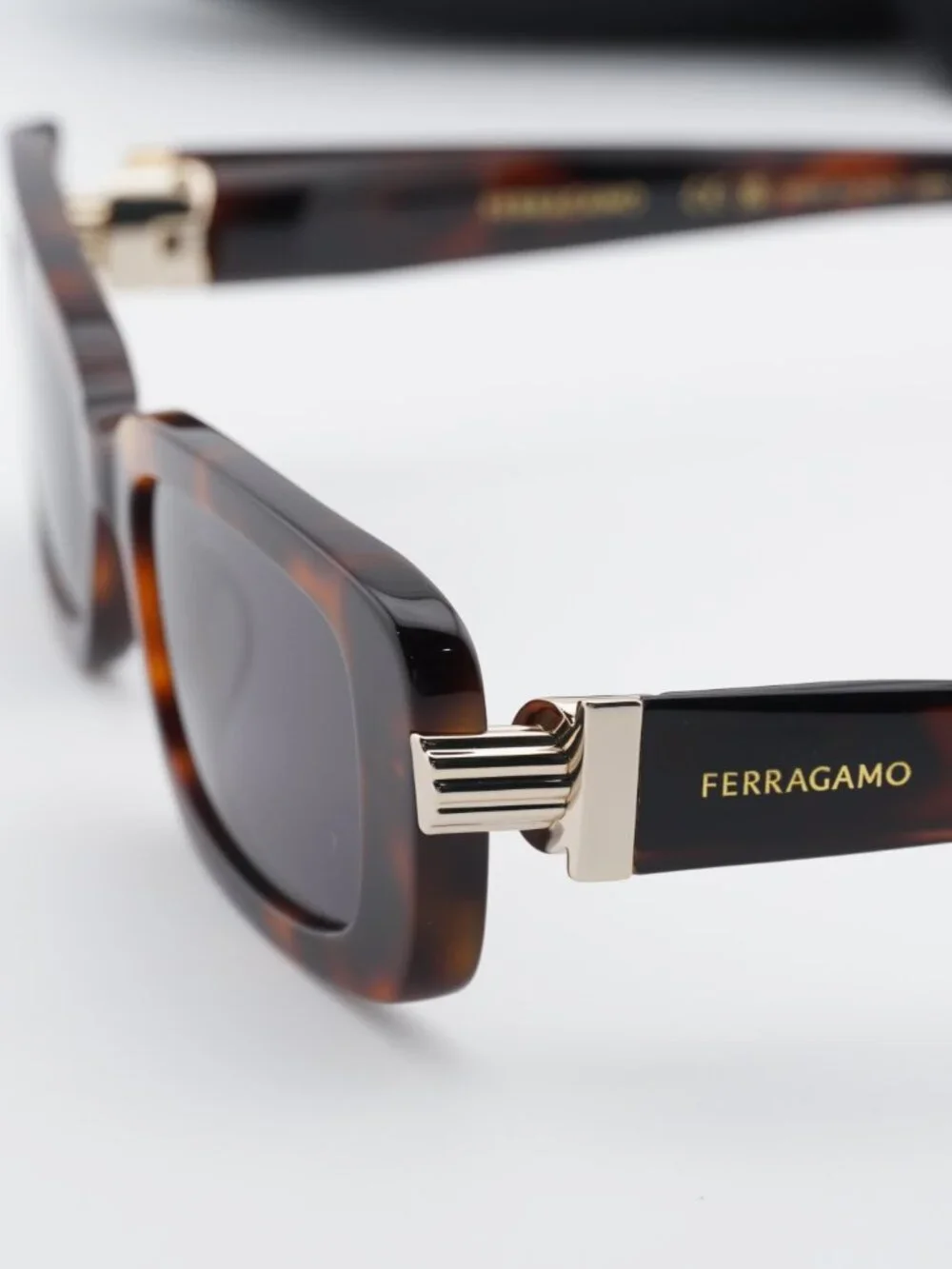 Salvatore Ferragamo SF1105S 240 Square Sunglasses - Havana / Smoke